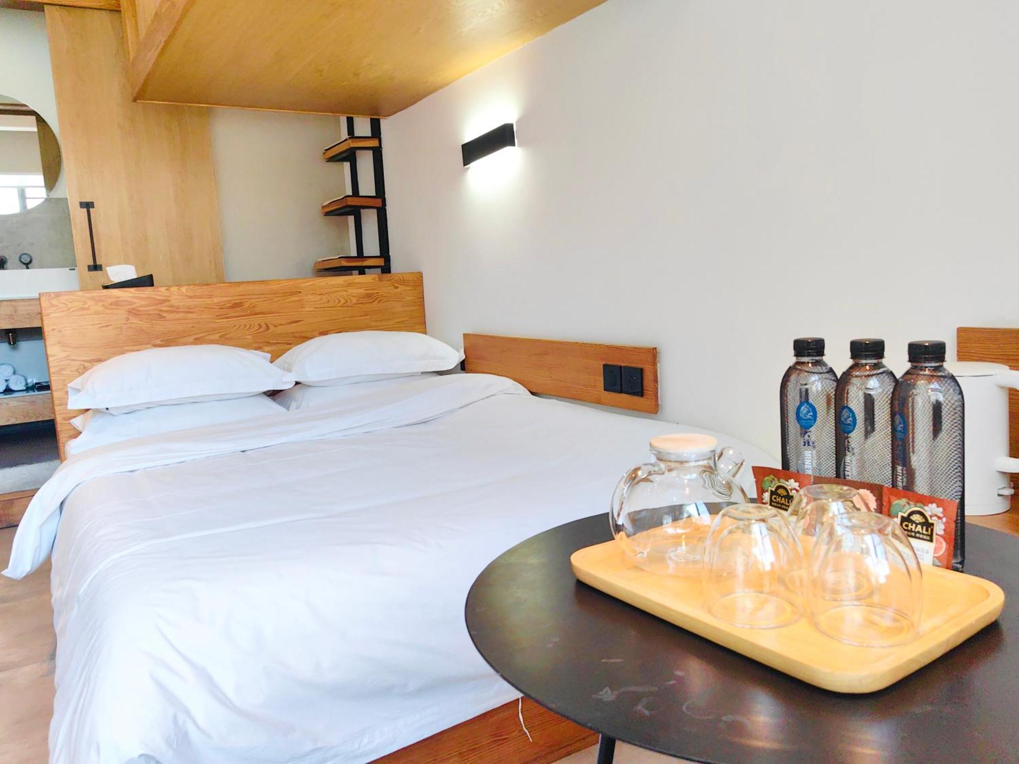 Dali Loft Travelling With Hostel Экстерьер фото