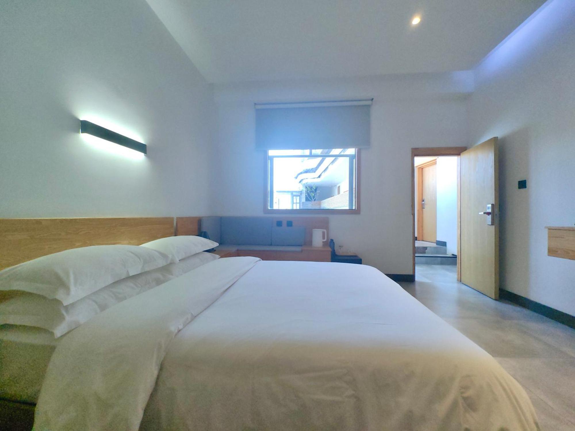 Dali Loft Travelling With Hostel Экстерьер фото