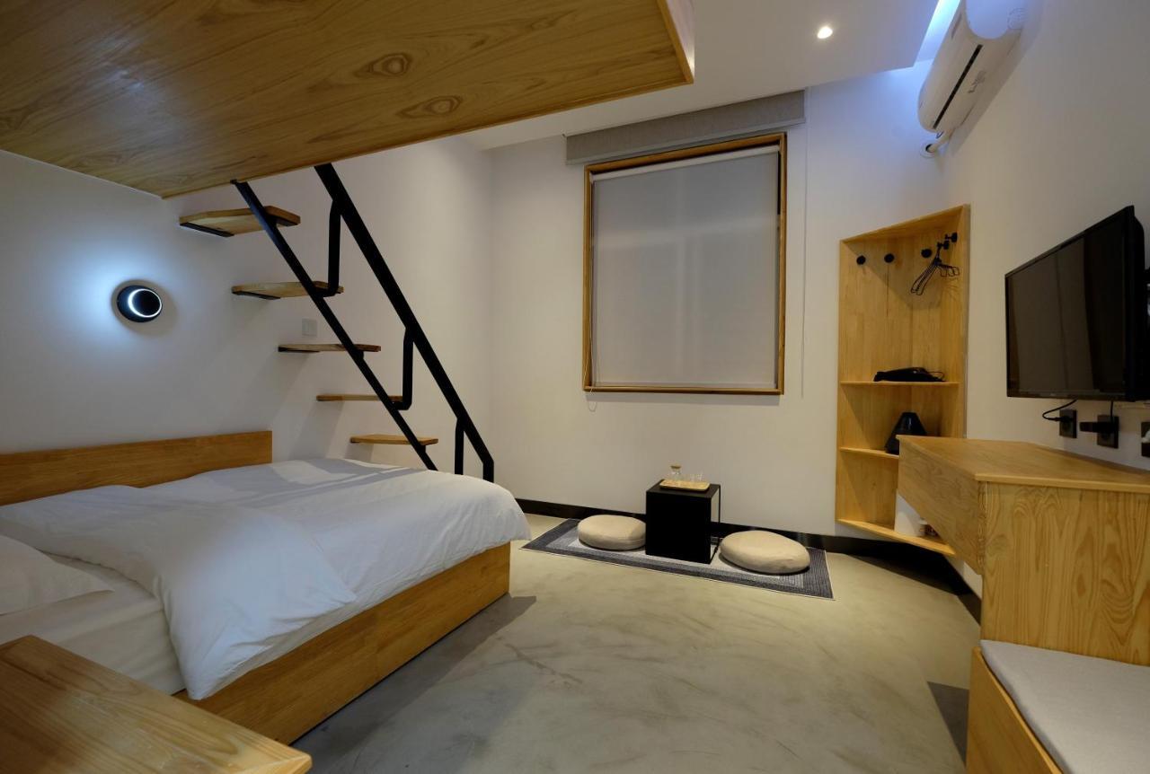 Dali Loft Travelling With Hostel Экстерьер фото