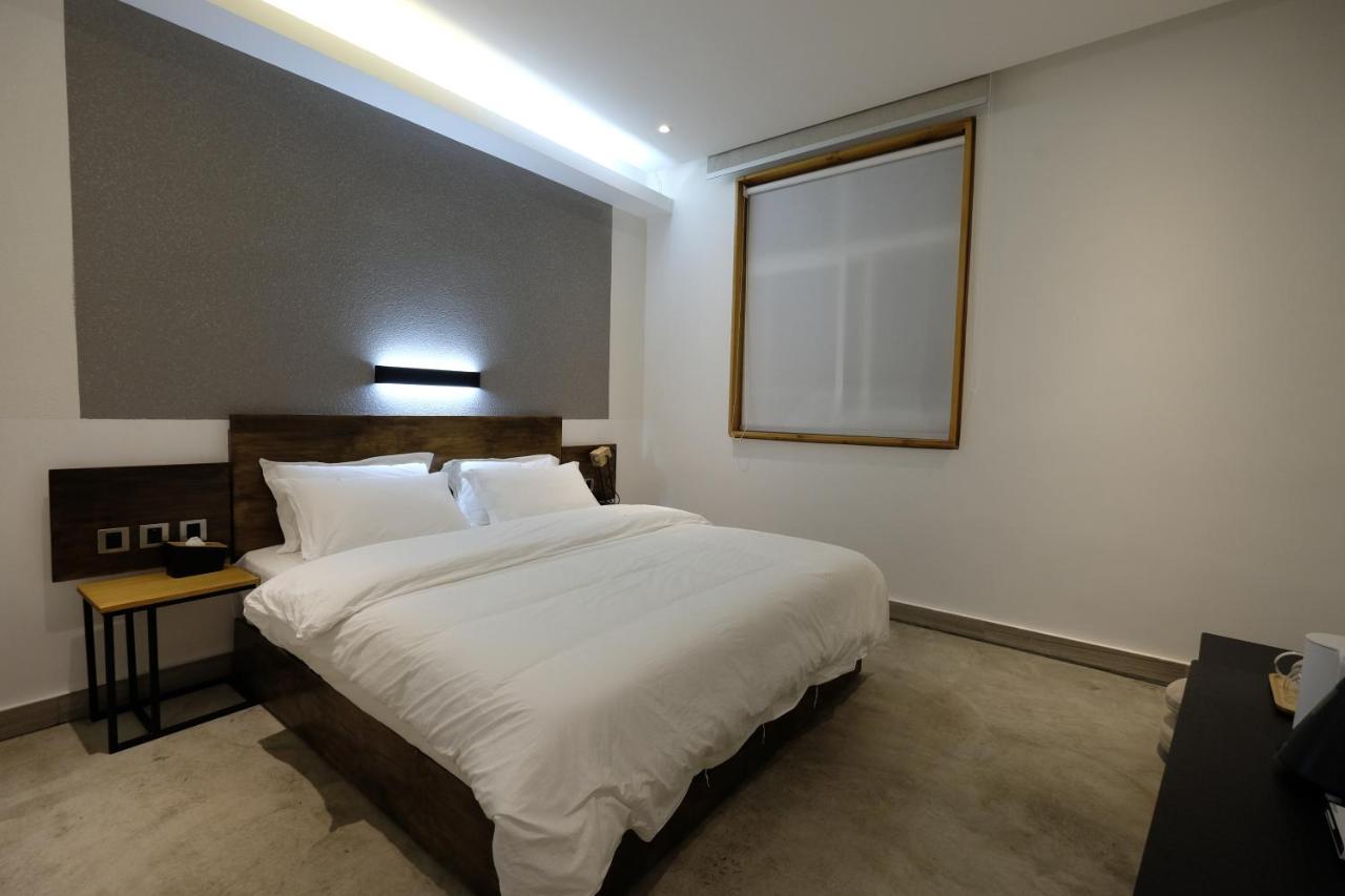 Dali Loft Travelling With Hostel Экстерьер фото
